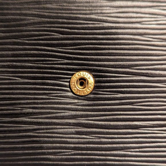 LOUIS VUITTON Epi Long Wallet with LV Logo in Black Leather Authentic Like New - Picture 5 of 15